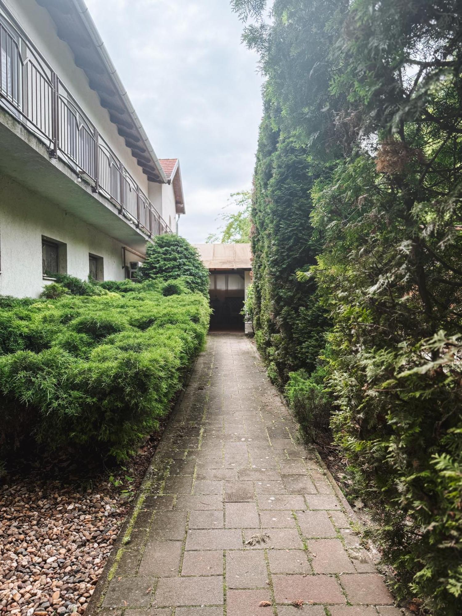 Sobri Halaszcsarda Es Panzio บายา ภายนอก รูปภาพ