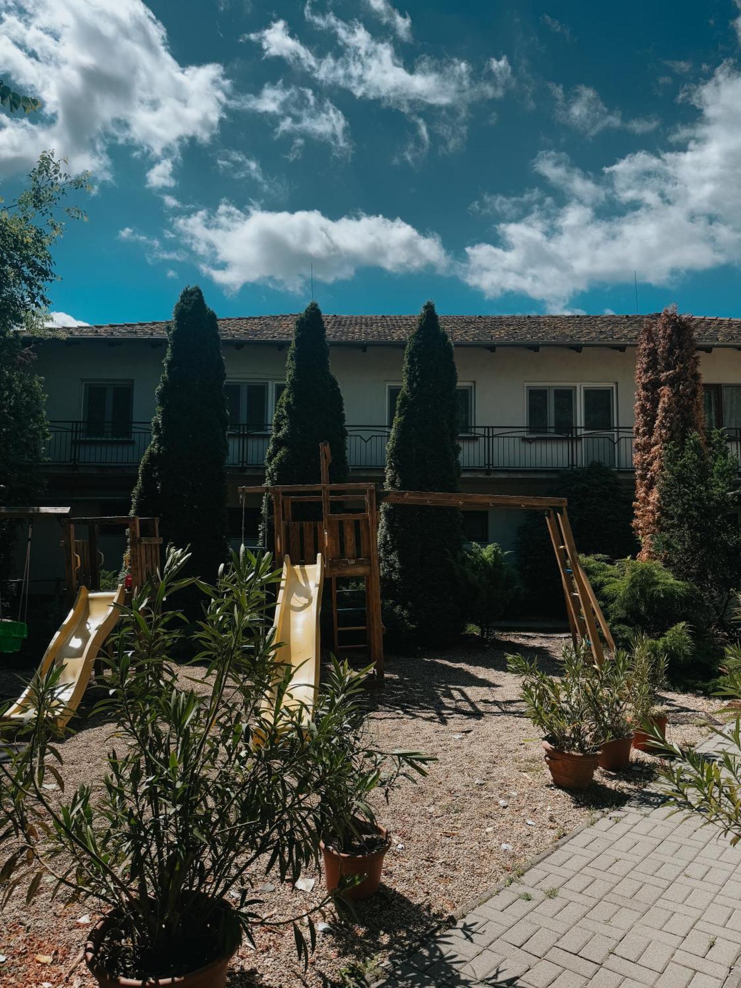 Sobri Halaszcsarda Es Panzio บายา ภายนอก รูปภาพ